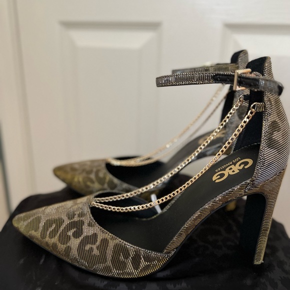 G by Guess leopard high heals 👠 - Picture 2 of 5